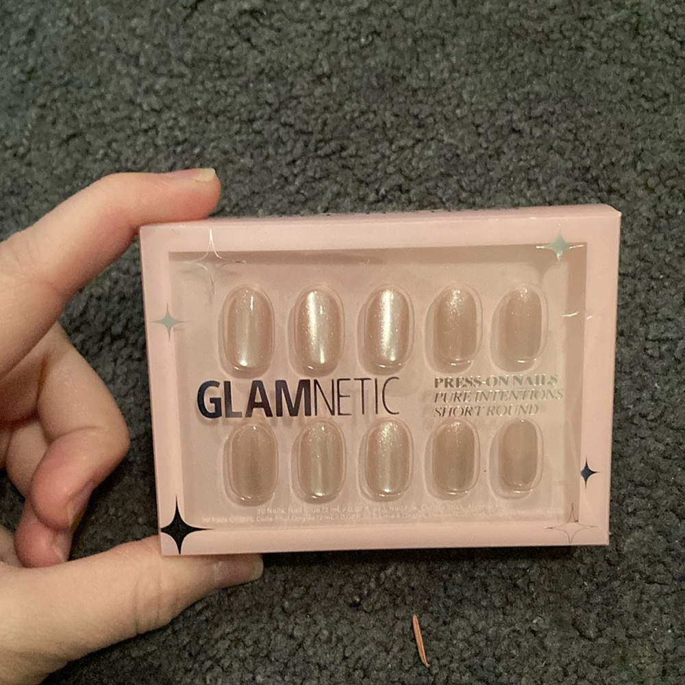 Glamnetic press-on nails short round